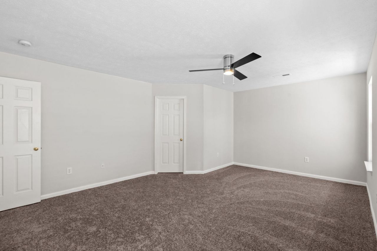 996 Silver Crest Dr. Photo 28