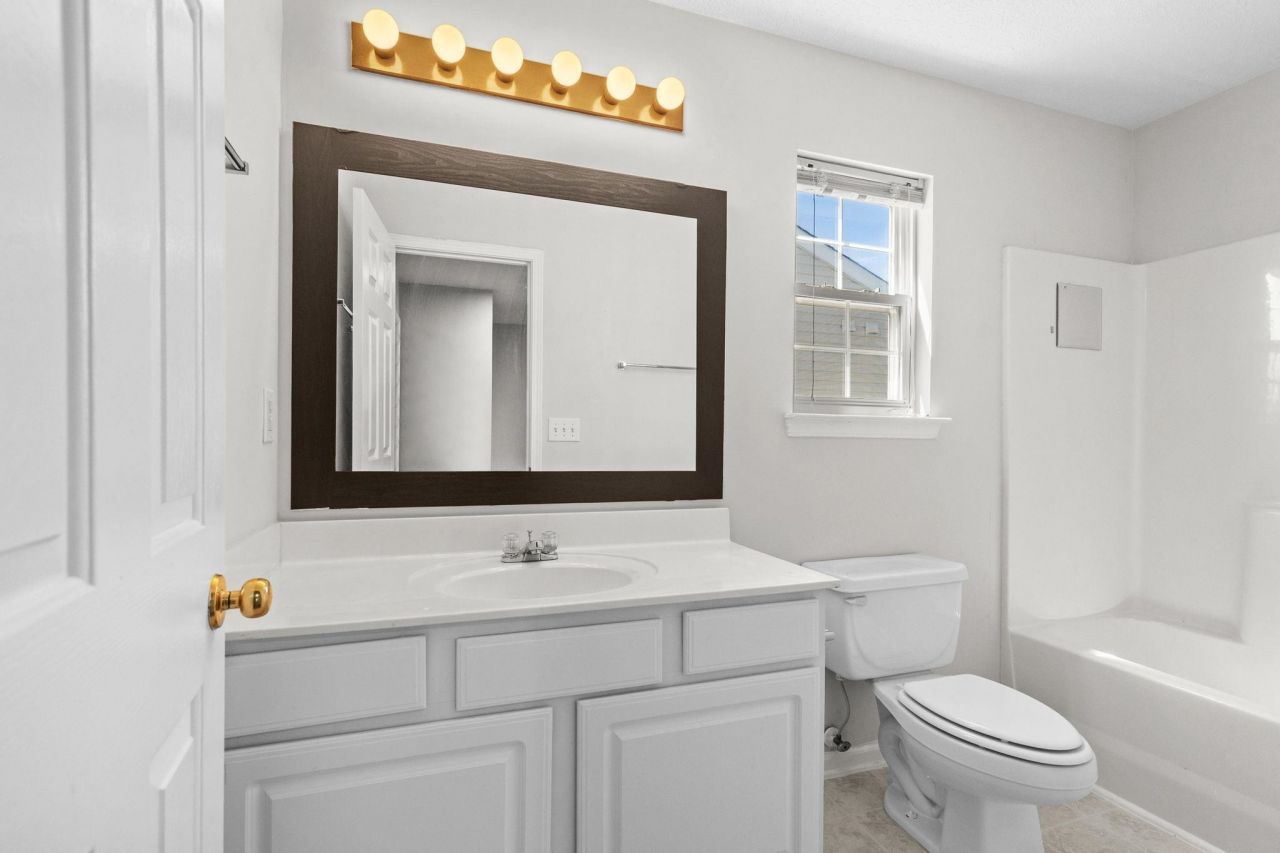 996 Silver Crest Dr. Photo 32