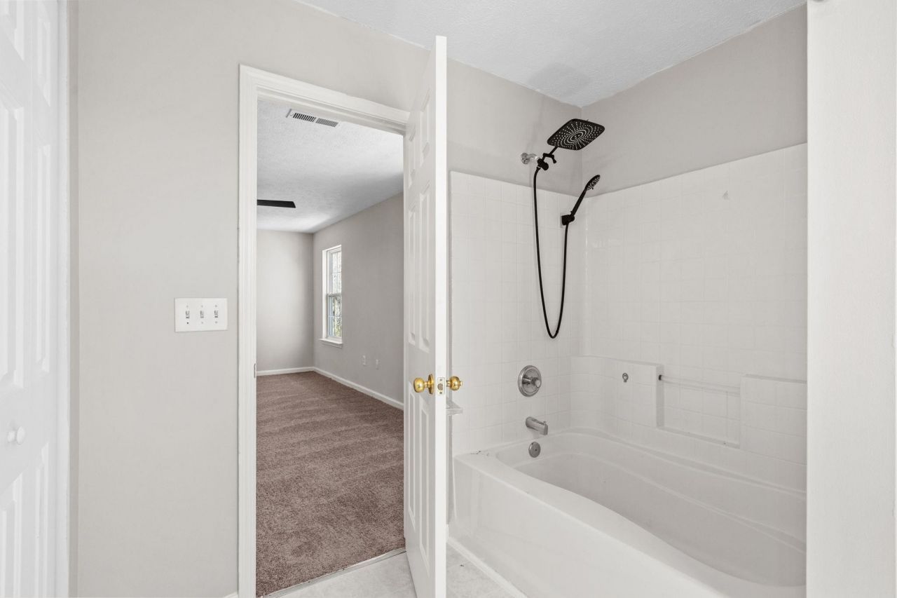 996 Silver Crest Dr. Photo 33