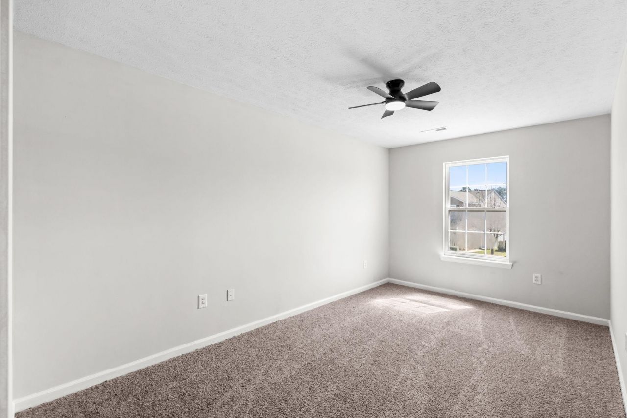 996 Silver Crest Dr. Photo 35