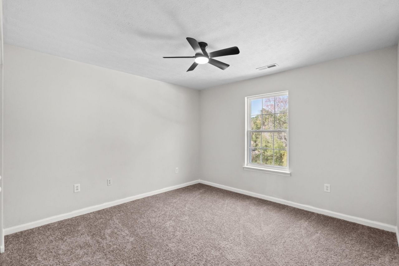 996 Silver Crest Dr. Photo 37