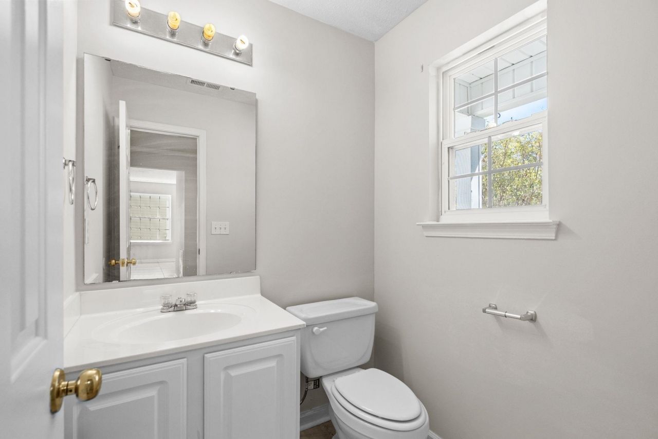 996 Silver Crest Dr. Photo 7