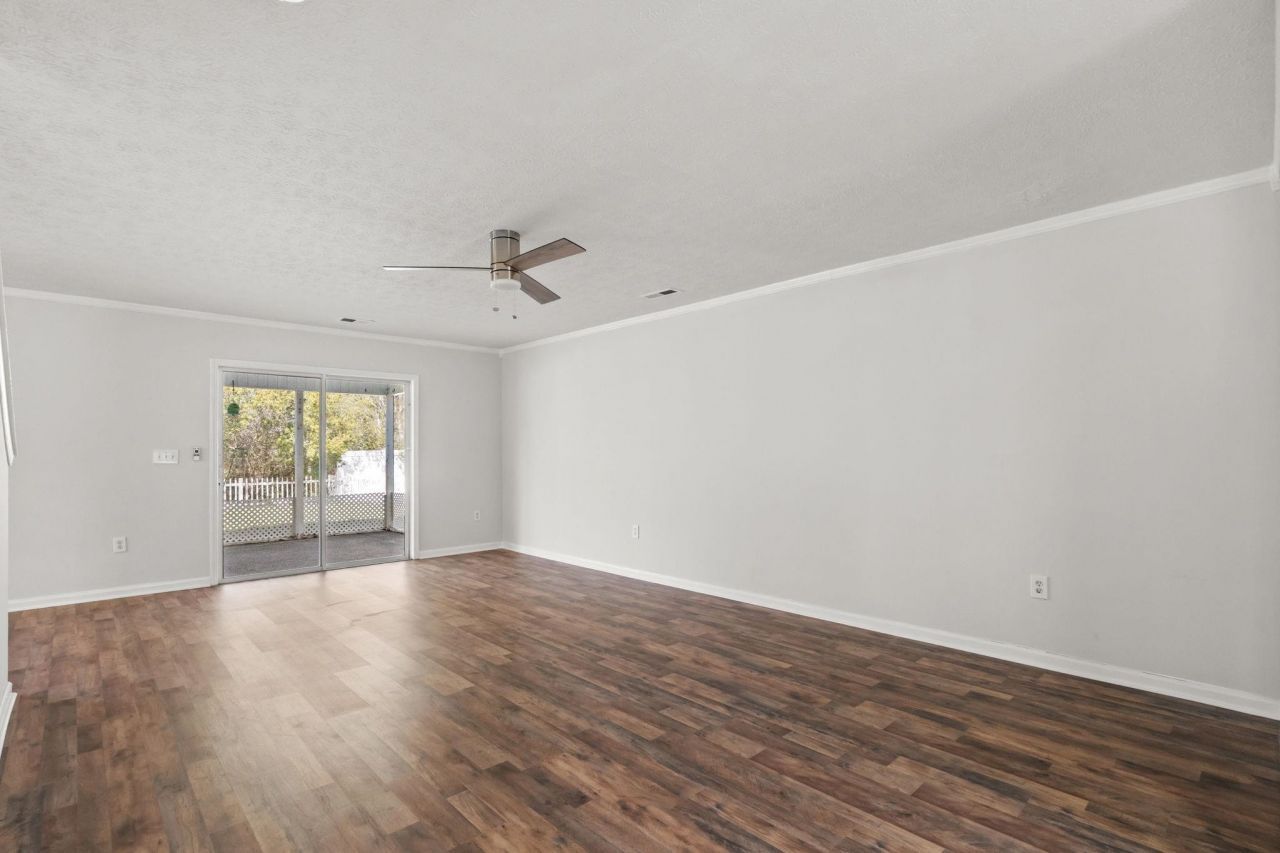 996 Silver Crest Dr. Photo 9