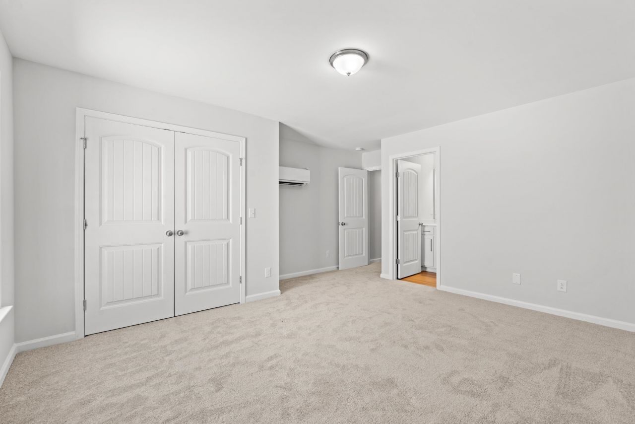 1393 Loop Circle Photo 20