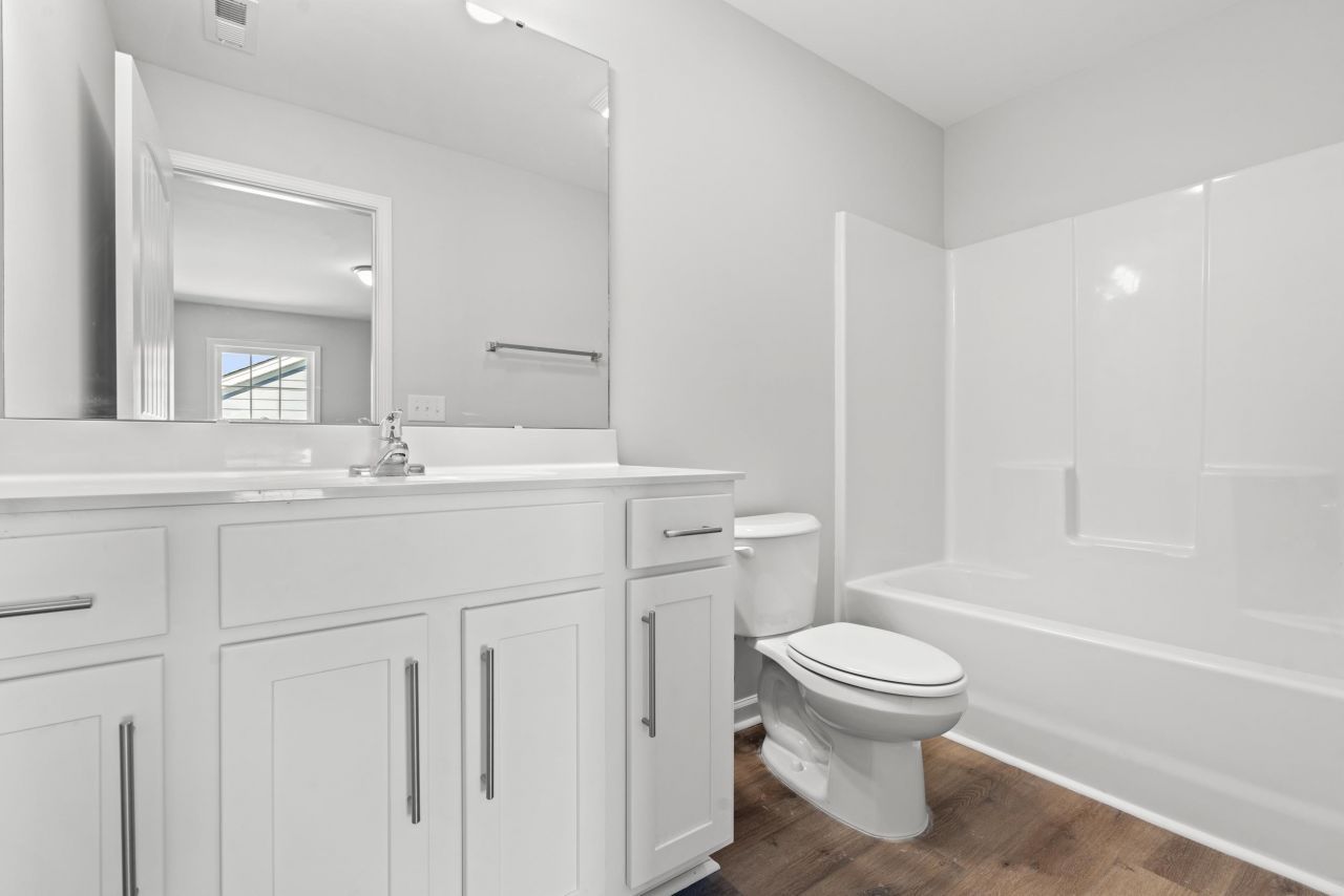 1393 Loop Circle Photo 21