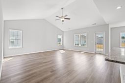 1393 Loop Circle photo 4