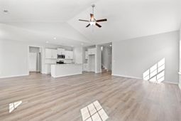 1393 Loop Circle photo 4