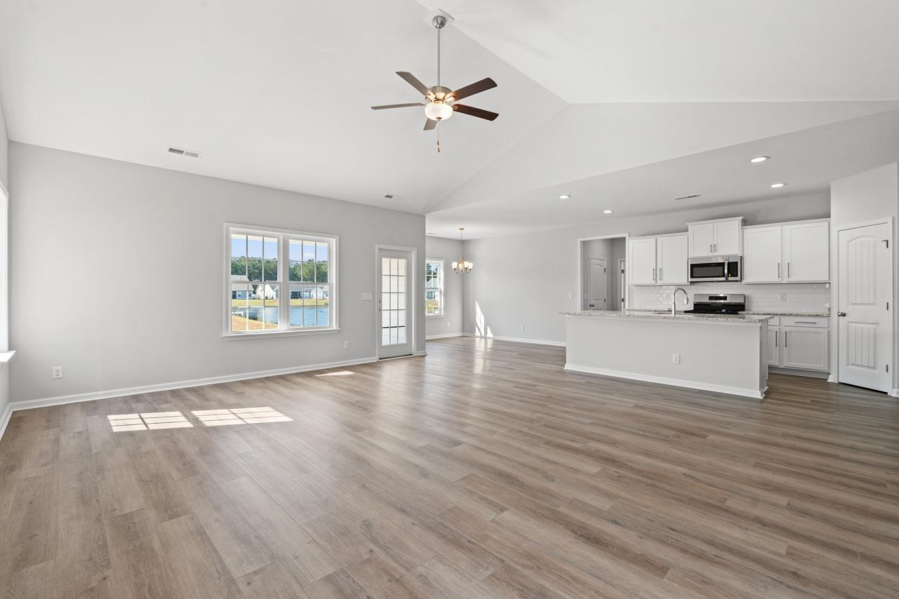 1393 Loop Circle Photo 5