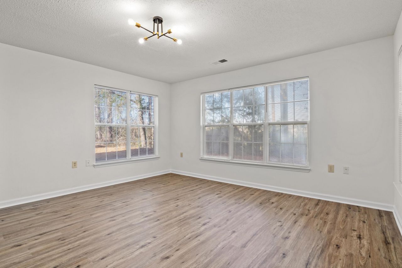 4243 Villas Dr. Photo 15