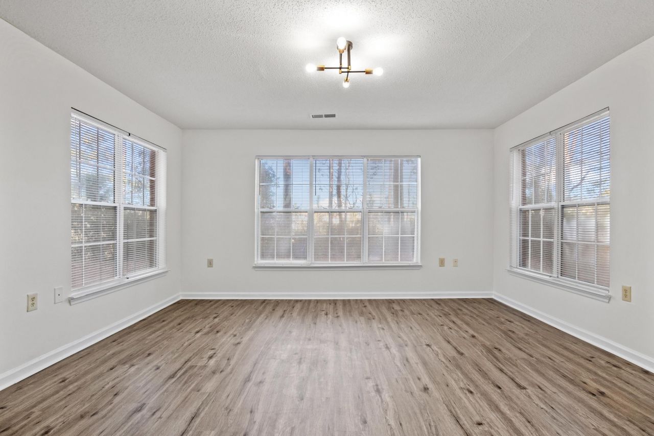 4243 Villas Dr. Photo 16