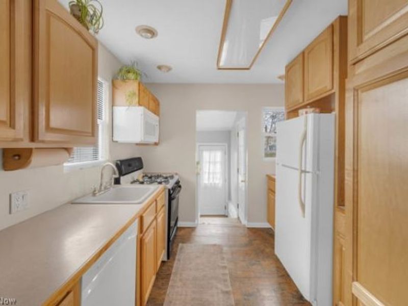 526 Clifford Avenue , Akron, OH 44301 Photo 8