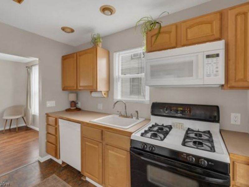 526 Clifford Avenue , Akron, OH 44301 Photo 9