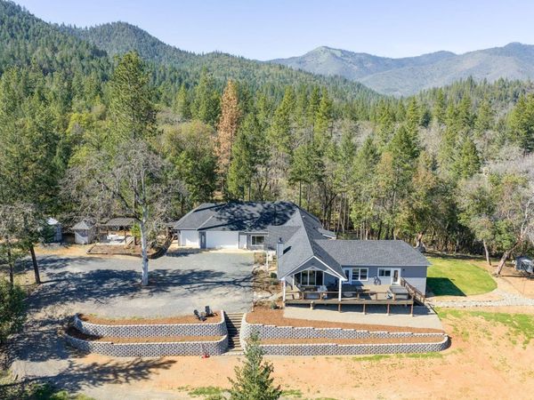 145 Lomas Road, Jacksonville, OR 97530