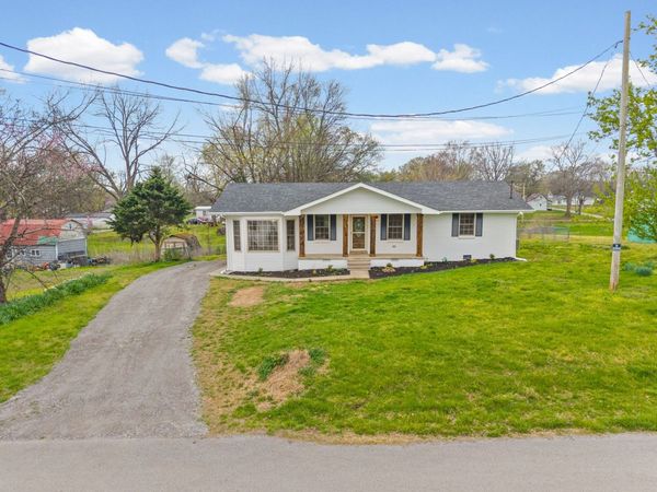 206 Maple St, Adams, TN 37010