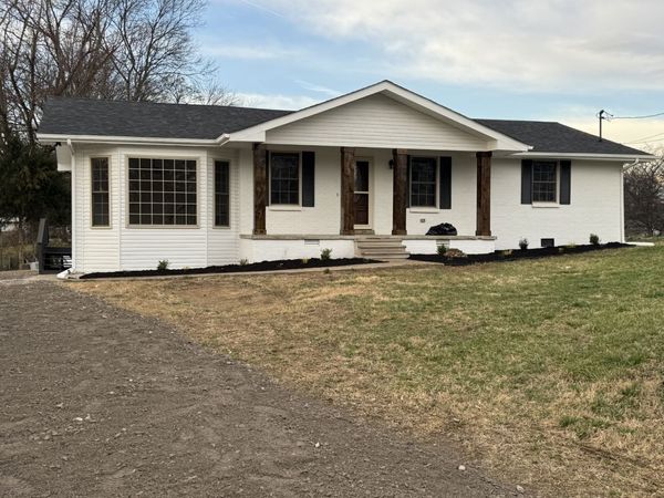 206 Maple St , Adams, TN 37010