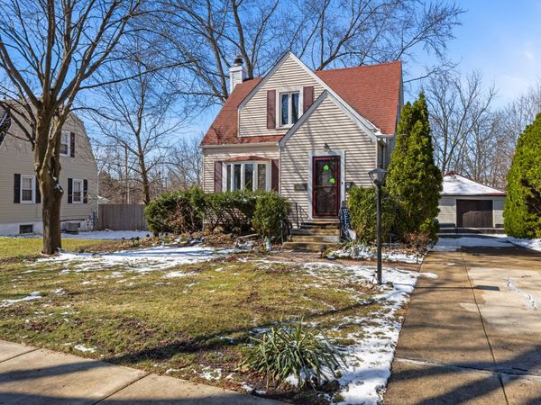 300 S Cumberland Parkway , Des Plaines, IL 60016