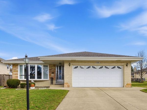 8145 N Grand Court , Niles, IL 60714