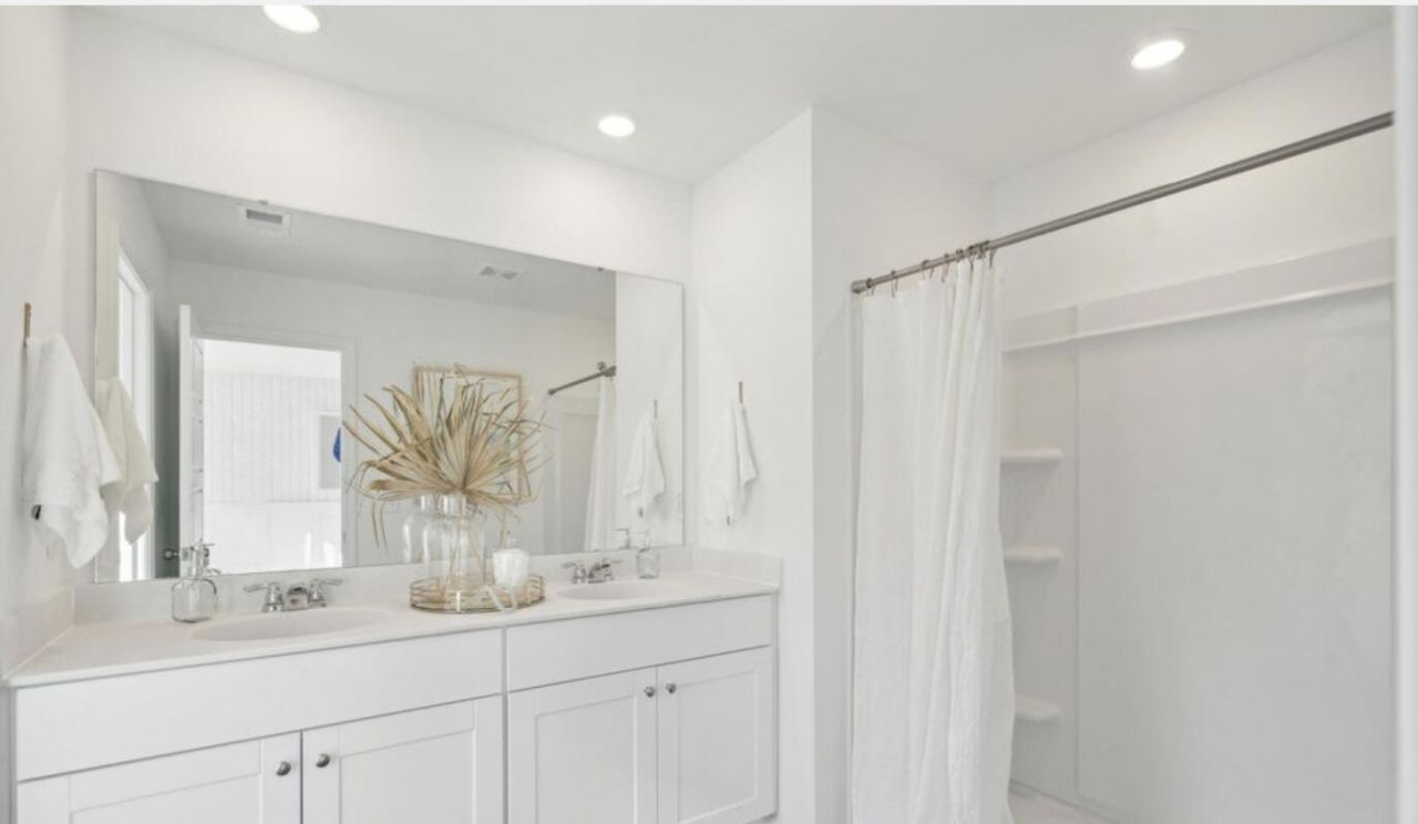 744 Ridgley Drive Photo 9