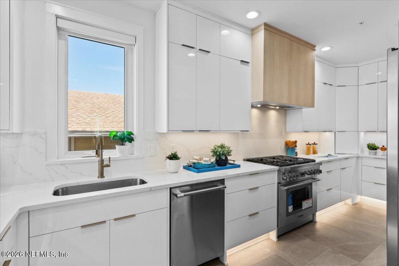 118 13th Avenue S, Unit 103 C, Jacksonville Beach, FL 32250 Photo