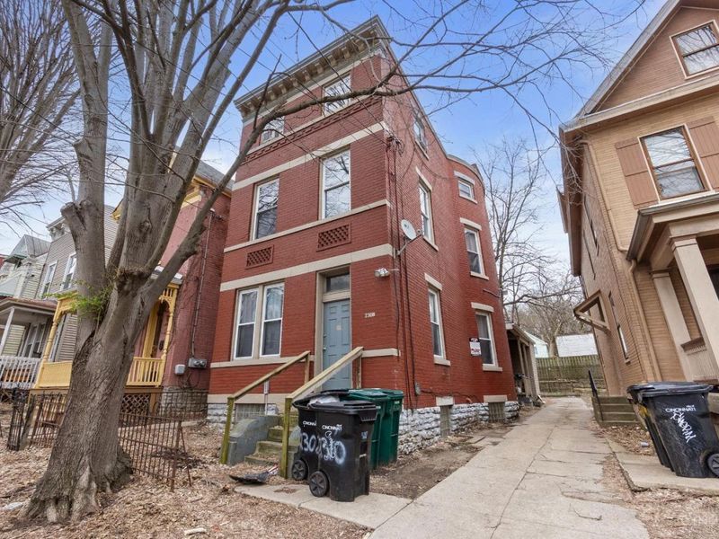 2308 W Clifton Avenue, Cincinnati, OH 45219 Photo 2