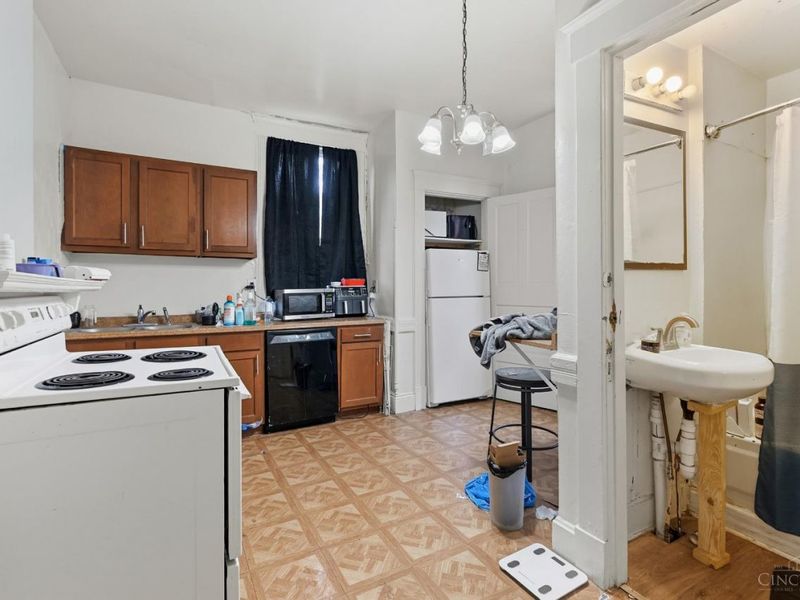 2308 W Clifton Avenue, Cincinnati, OH 45219 Photo 7