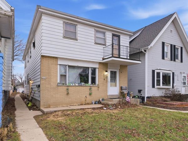 2033 S 77th STREET, West Allis, WI 53219