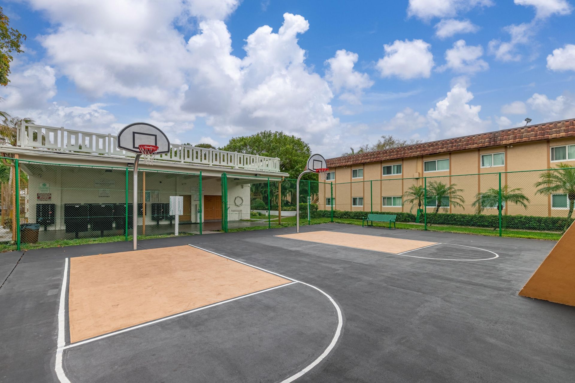 2800 NW 39th Way, Unit 204, Lauderdale Lakes, FL 33311 Photo