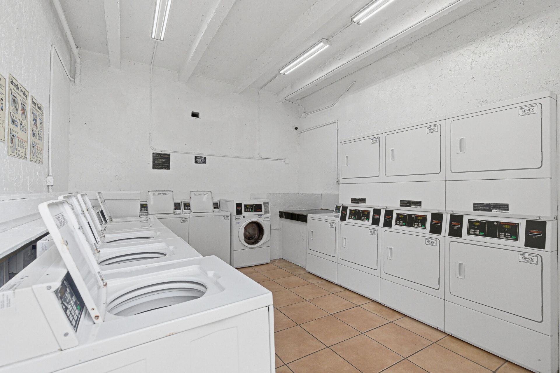 2800 NW 39th Way, Unit 204, Lauderdale Lakes, FL 33311 Photo