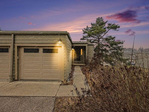 723 Skynob Drive, Ann Arbor, MI 48105