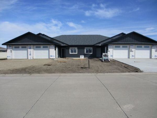 101 Nolan Drive, Unit East, Emmetsburg, IA 50536