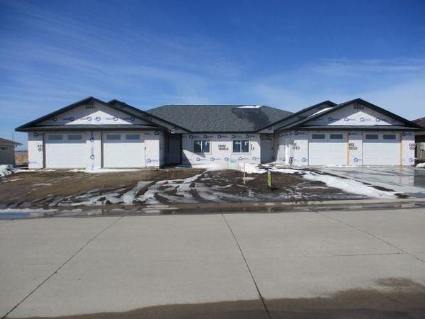 101 Nolan Drive , Unit East, Emmetsburg, IA 50536