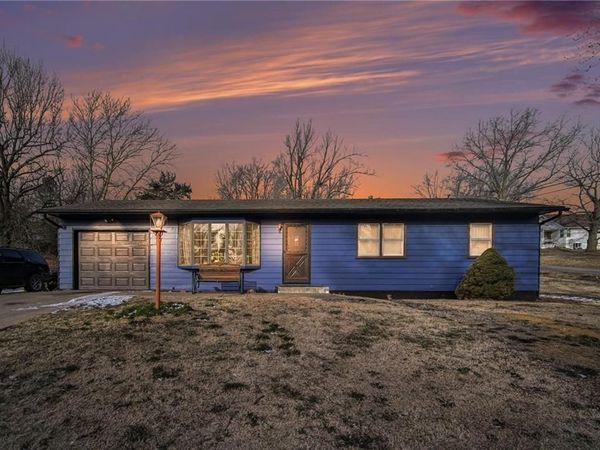 17527 Bellevue Drive, Atchison, KS 66002