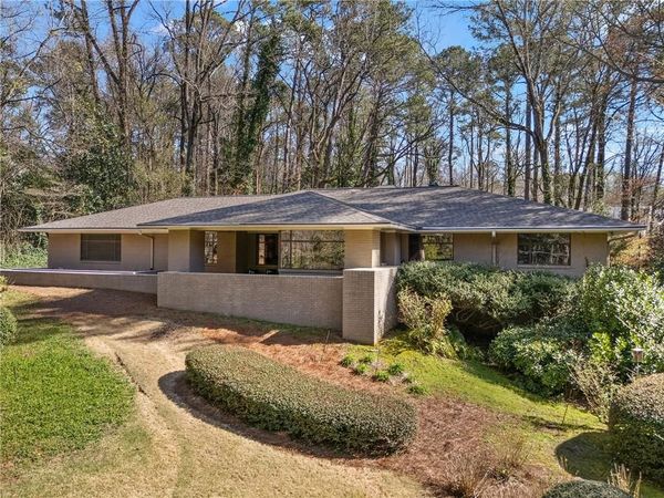 374 Londonberry Road , Atlanta, GA 30327