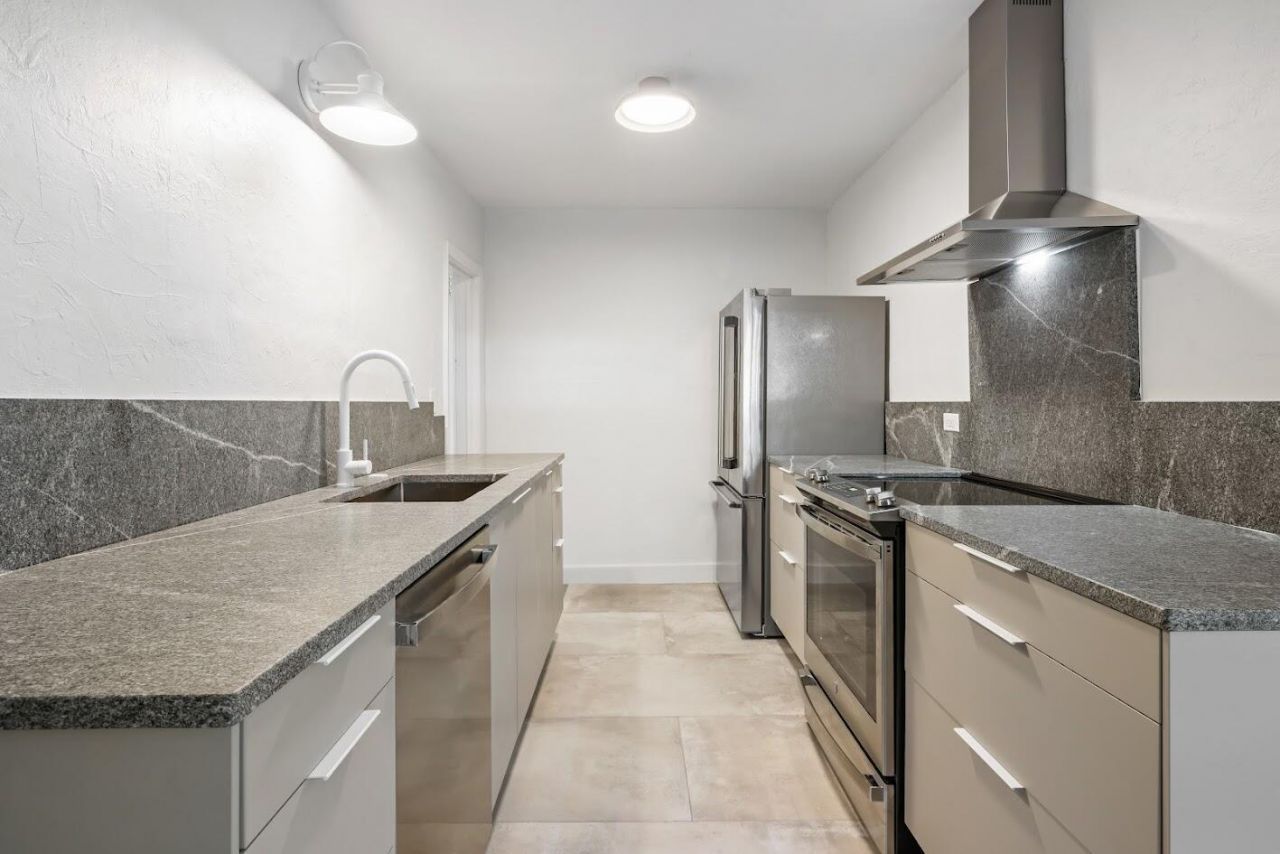 2679 Olympia Avenue Photo 10