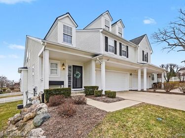 686 W Bluff Court, Rochester Hills, MI 48307
