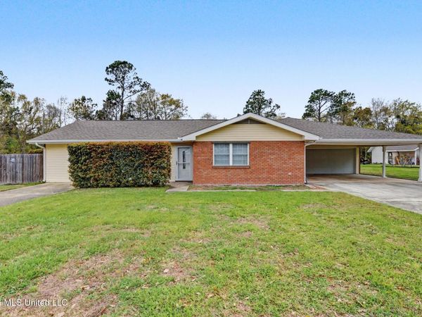 123 Espana Park Drive, Waveland, MS 39576