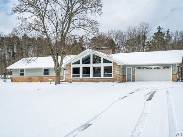 5242 Mckinley Parkway, Hamburg, NY 14075