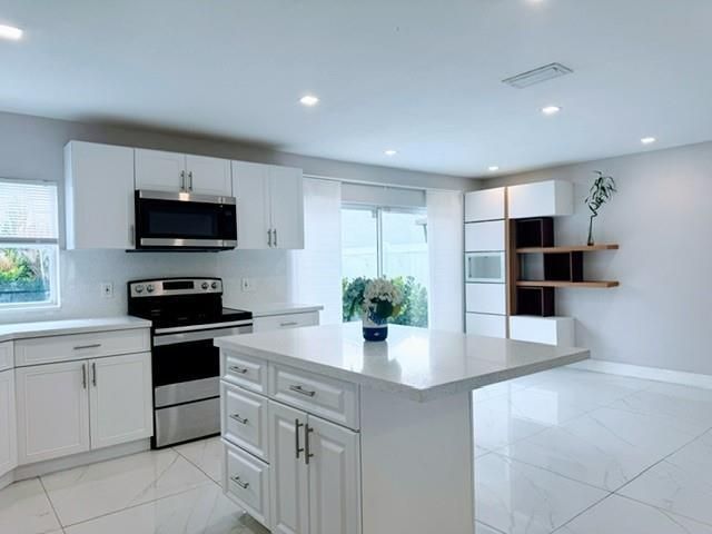 621 Lakeshore Terrace, Davie, FL 33325 Photo