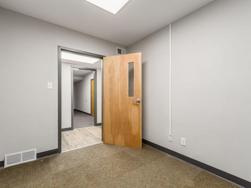 1251 W Broad , Columbus, OH 43222 Photo 18