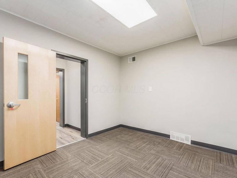 1251 W Broad , Columbus, OH 43222 Photo 35