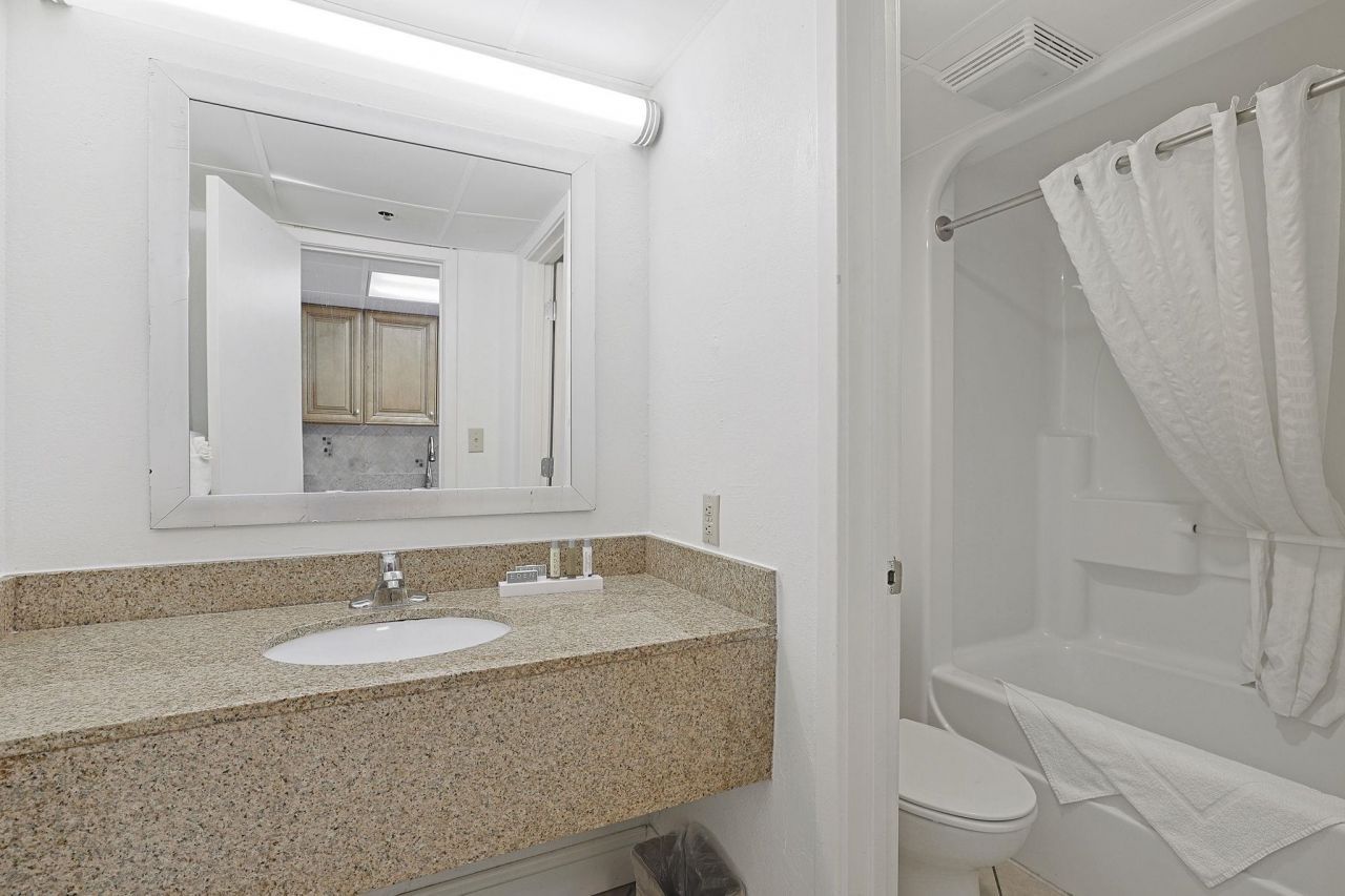 3000 N Ocean Blvd. Photo 12