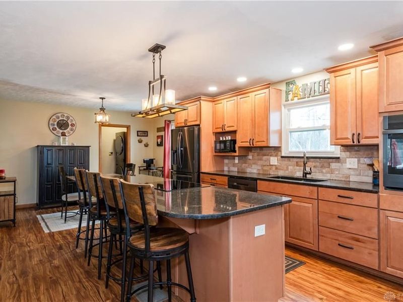 913 Debbie Court, Clayton, OH 45415 Photo 9