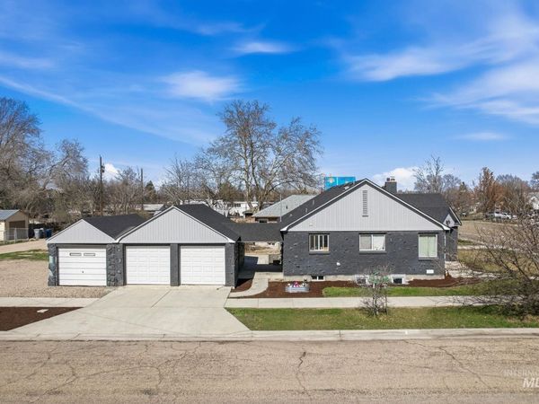 123 S Holly St, Nampa, ID 83686