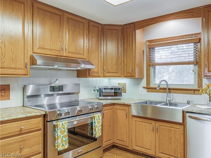 3685 Baumberger Road , Stow, OH 44224 Photo 9