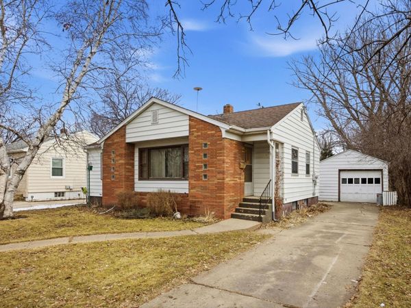 312 16th Street S, Moorhead, MN 56560