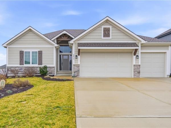 2614 SW Farm Field Road, Lee's Summit, MO 64082