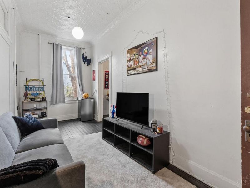 2327 Stratford Avenue, Cincinnati, OH 45219 Photo 3