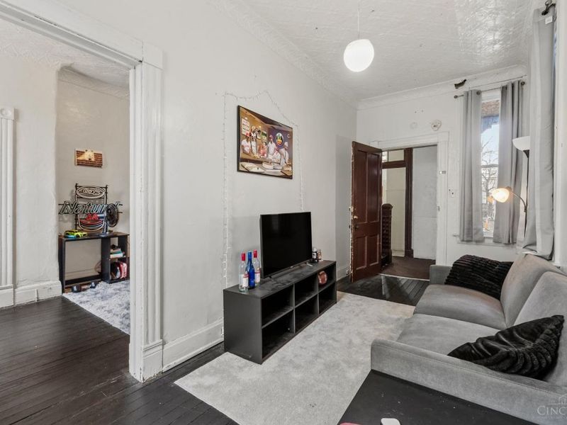 2327 Stratford Avenue, Cincinnati, OH 45219 Photo 4