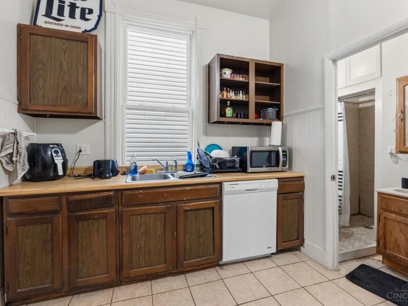 2327 Stratford Avenue, Cincinnati, OH 45219 Photo 6