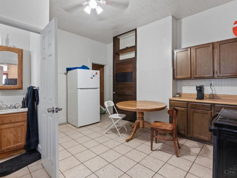 2327 Stratford Avenue, Cincinnati, OH 45219 Photo 7